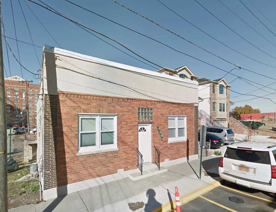Primary Photo - 6221 Meadowview Ave