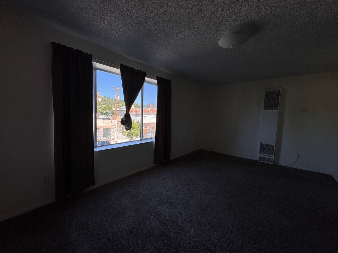 Building Photo - MONTH TO MONTH RENTAL AVAILABLE WITH VIEWS OF THE CITY!