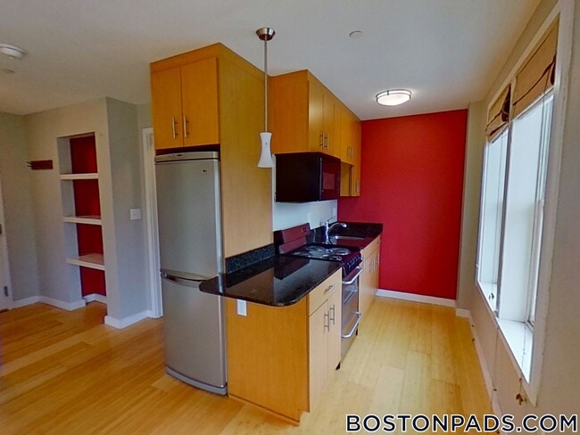 Building Photo - 461 Park Dr