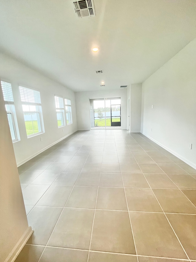 Sala de estar - 4309 Curacao Pl