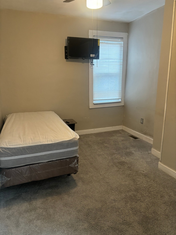 Building Photo - 1633 N Payson St