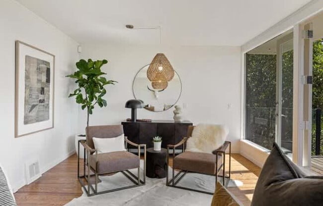 Foto del edificio - 1072 Keeler Ave