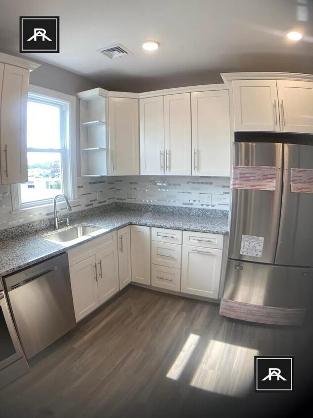 Foto principal - 4 bedroom in Allston MA 02134