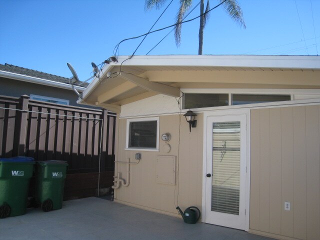 Building Photo - 250 Cress St