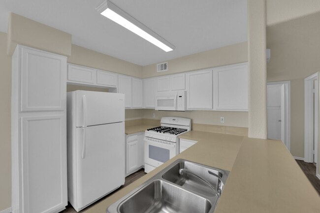 Building Photo - You will love this 2 bedroom condo! Update...