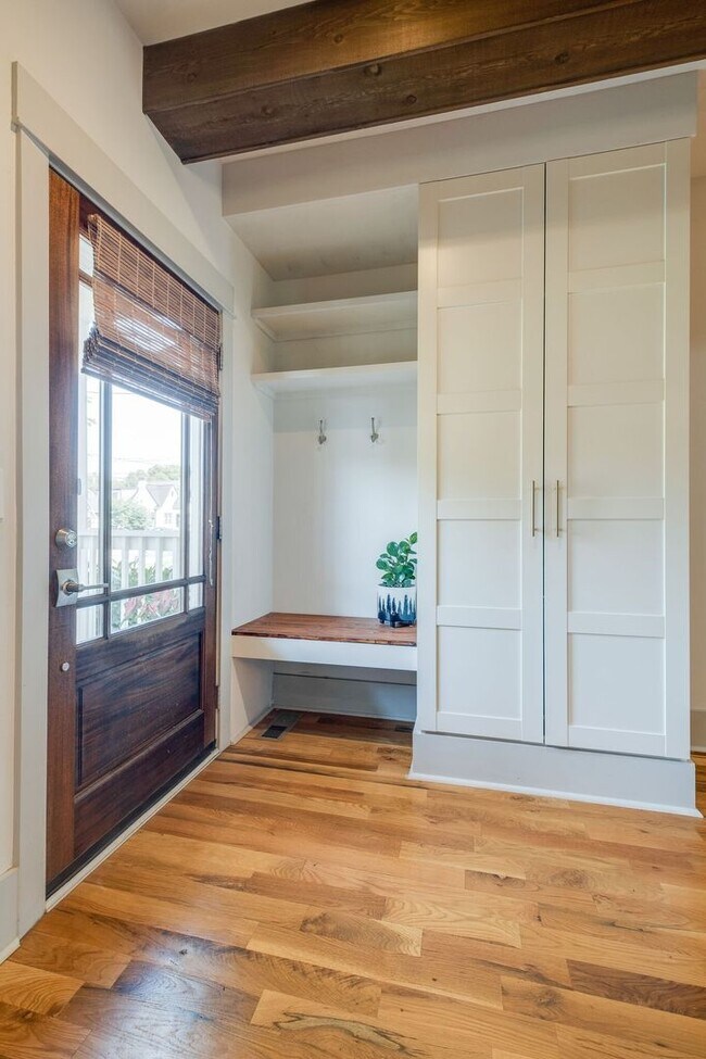 Building Photo - Awesome 3 Bedroom East Nashville Home with...