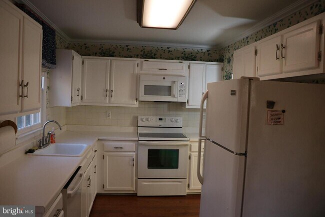 Building Photo - 7912 Bubbling Brook Cir