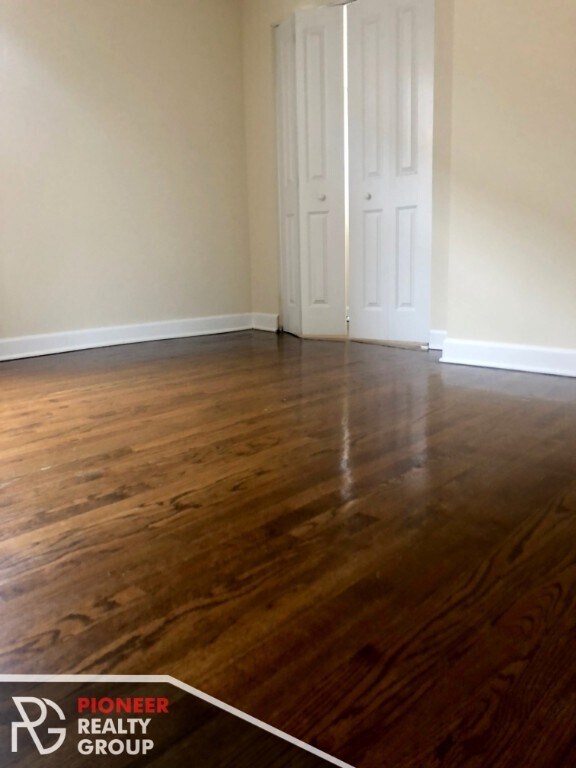 Building Photo - Ravenswood 2 Bed Available Now