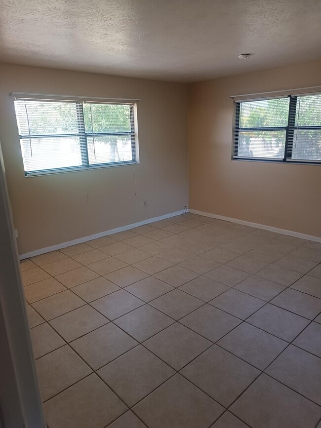 Building Photo - 410 S Tropical Trail