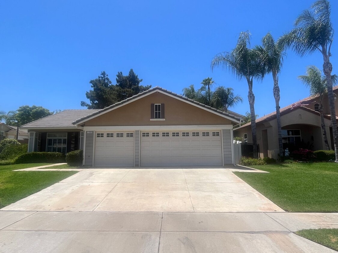 Primary Photo - Beautiful Single-Story Corona Home-1556 Ir...