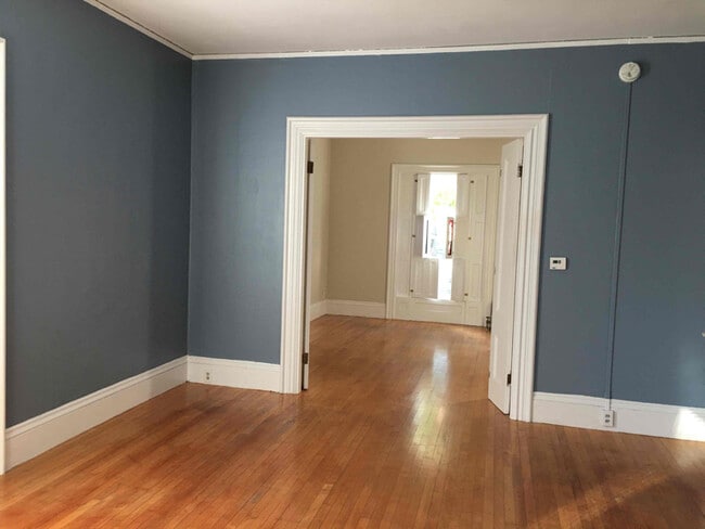 Building Photo - 147 Essex St