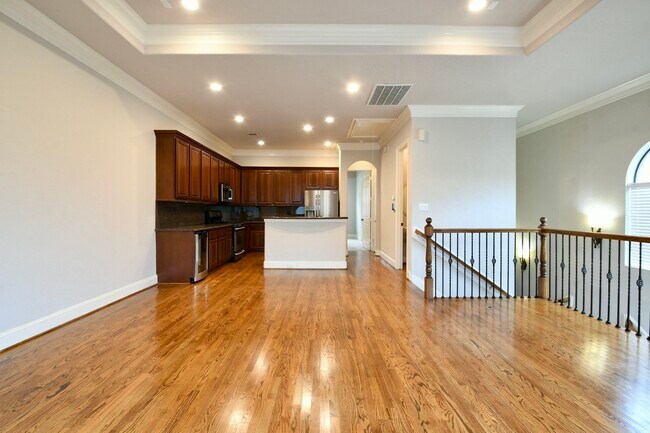 Building Photo - 321 Cage St