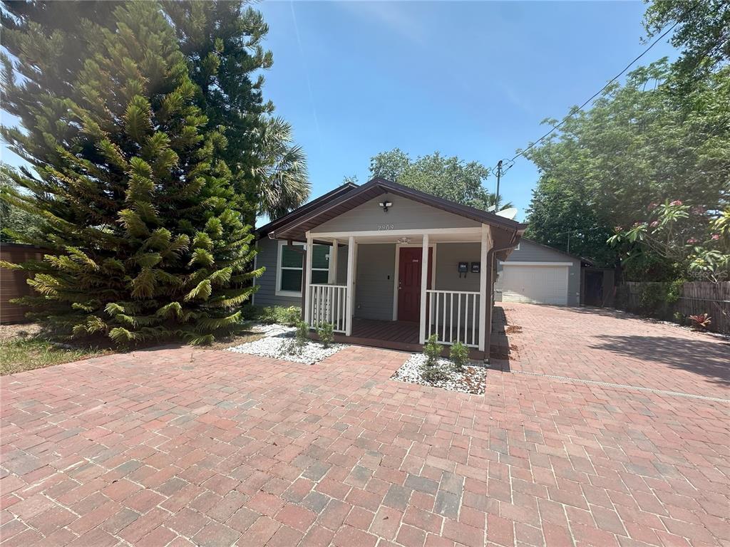 Foto principal - 2909 E Jefferson St