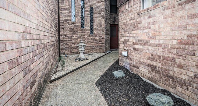 Building Photo - 3403 Courtyard Cir