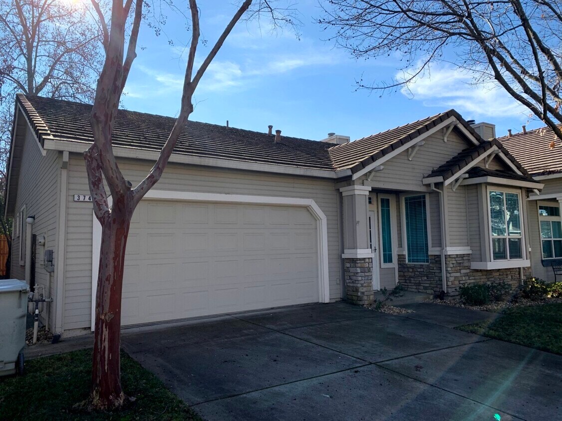 Front of house - 374 Coventry Cir