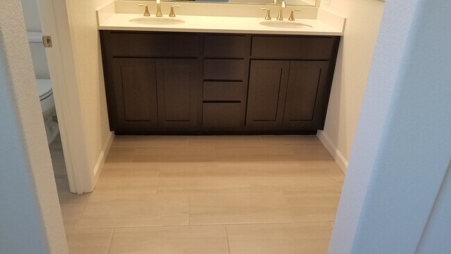 Building Photo - 3760 Hovnanian Dr