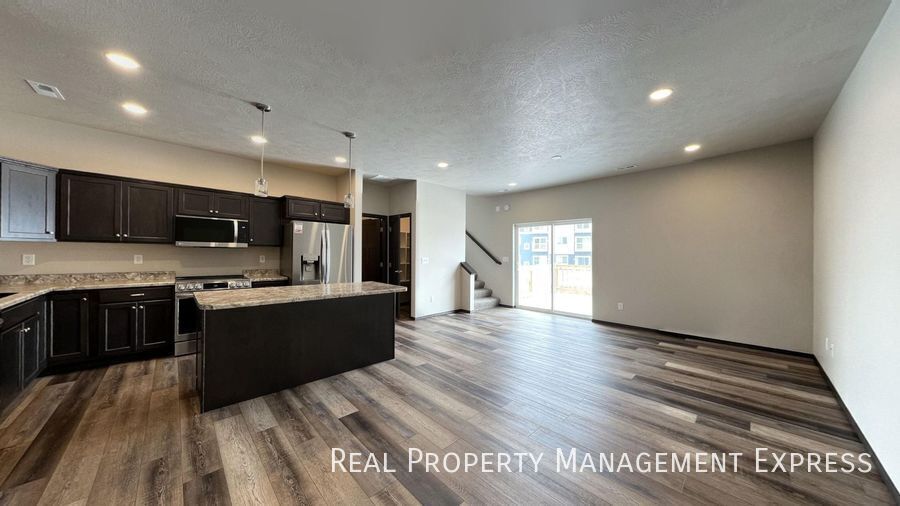 Foto principal - 5911 S Whisper Creek Pl