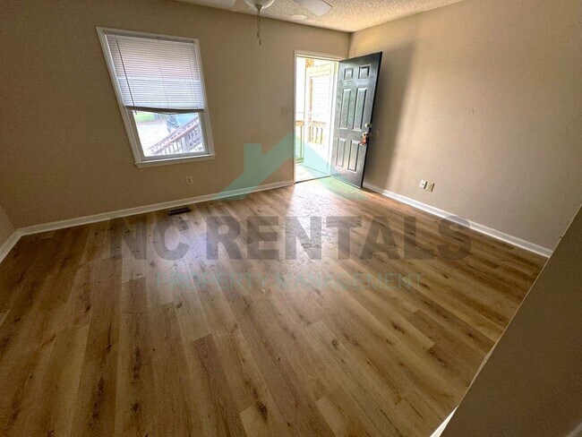 Foto del edificio - 663 Sunnybrook Rd