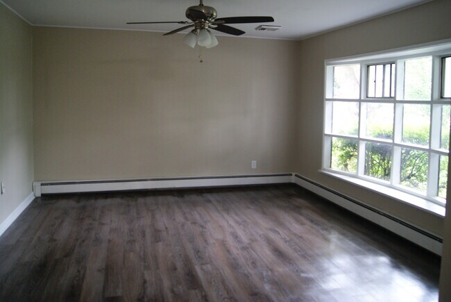 Building Photo - 25 Martindale Dr