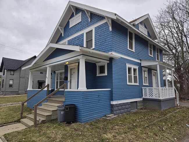 913 E 2nd St, Flint, MI 48503 - House Rental in Flint, MI | Apartments.com