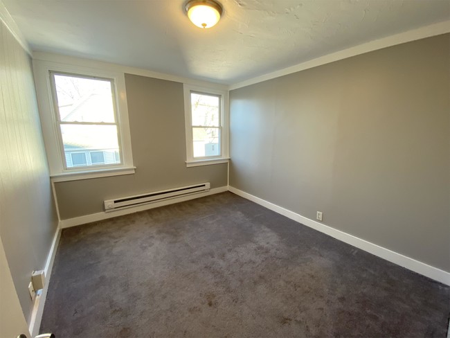 Building Photo - 206 Connors St