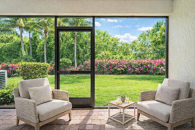 Casas adosadas Amberton en Naples, Florida, con terraza privada con mosquitero - Amberton Luxury Townhomes