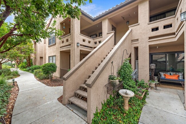 Building Photo - 1042 Calle del Cerro