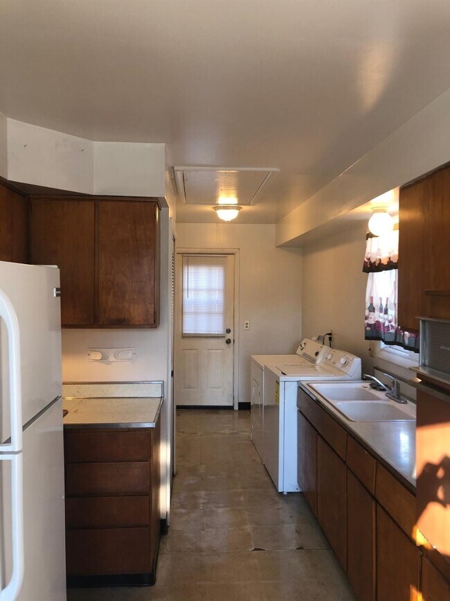 Foto del edificio - 1223 Duncan Ave