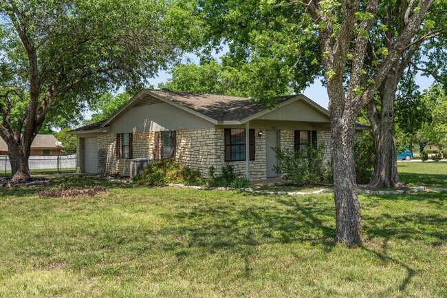 Building Photo - 580 Plaza Ct