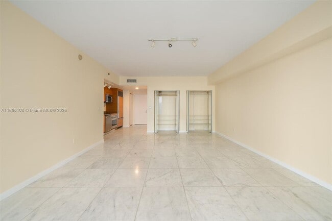 Building Photo - 475 Brickell Ave