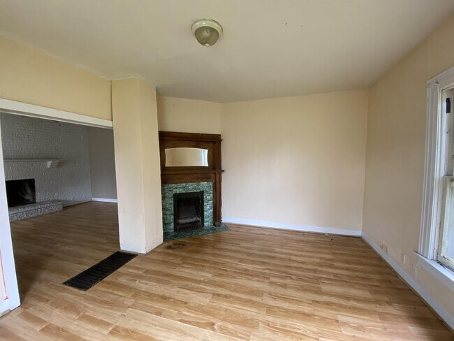 Building Photo - 57 Strand Ave