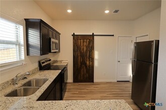 Building Photo - 107 Levi Ct