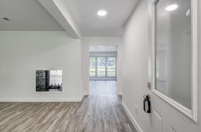 Foto del edificio - 812 Stone Mountain Dr