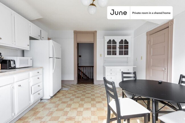 Foto del edificio - Room in Shared 3 bed/1 bath home