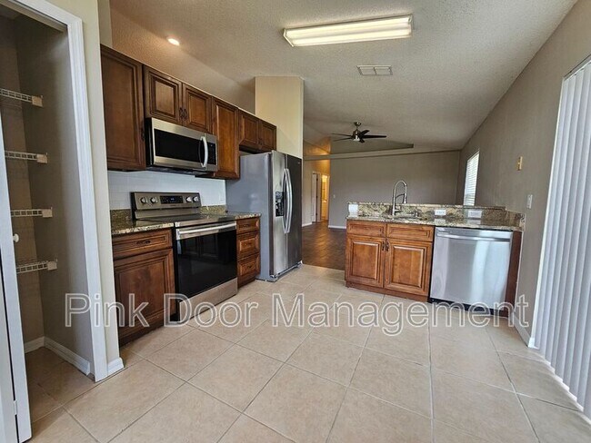 Building Photo - 1528 Ridge Pointe Dr