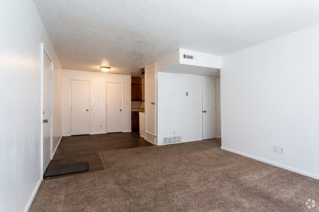 2BR, 1.5BA - 892SF - Sandpiper Apartments