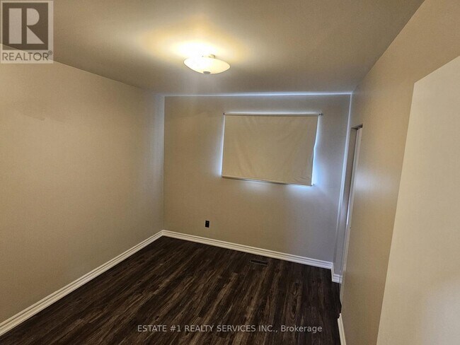 Building Photo - 66 Caledon Crescent