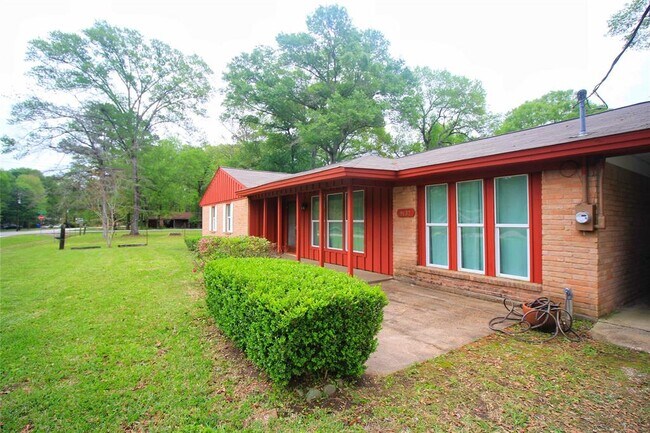 Building Photo - 9137 White Oak Dr