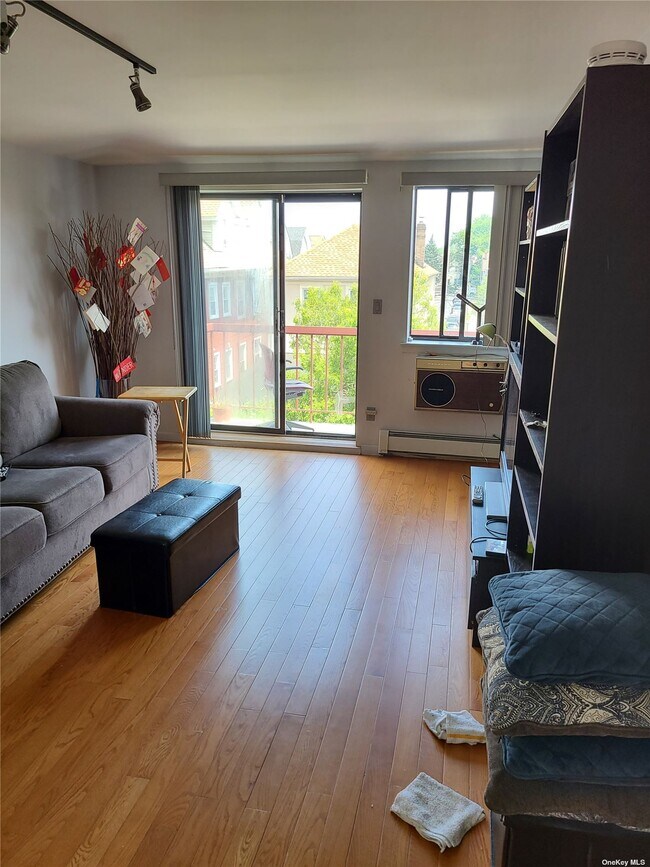 Building Photo - 48-19 92nd St