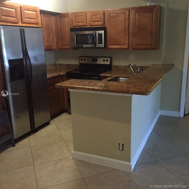 Foto del edificio - 831 Lyons Rd