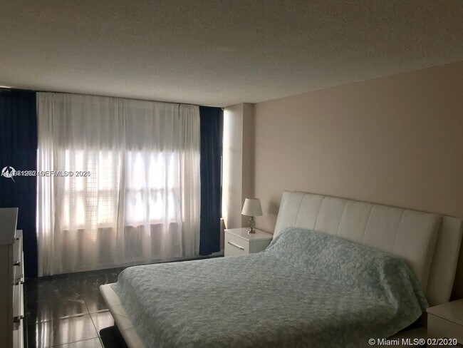 Foto del edificio - 600 Three Islands Boulevard