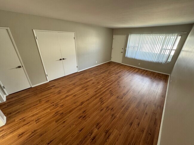 Foto del edificio - 5420 Russell Ave