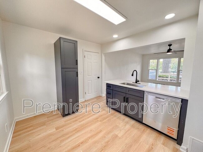 Foto del edificio - 6320 Willow Ave