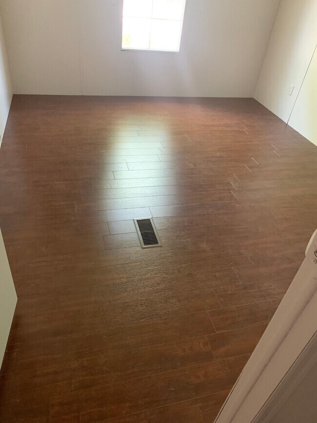 Foto del edificio - 702 Sterling Dr