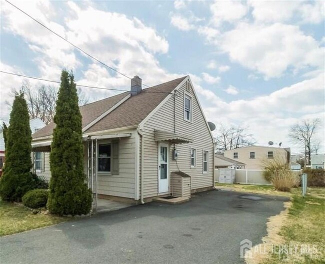 Building Photo - 224 Plainfield Ave