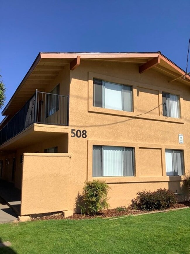Building Photo - Light and Bright Upstairs One Bedroom Apar...