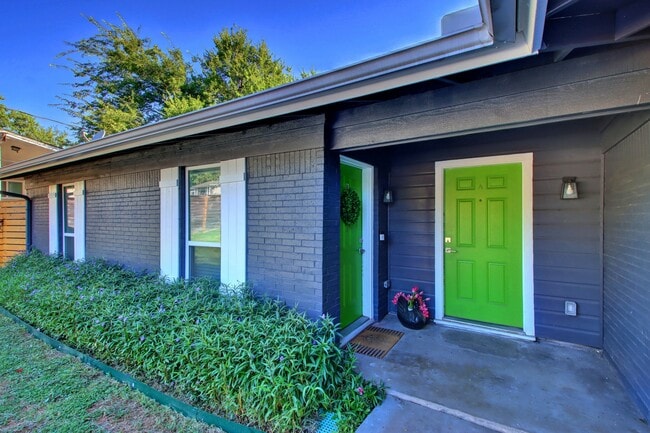 Building Photo - 3208 Northeast Dr