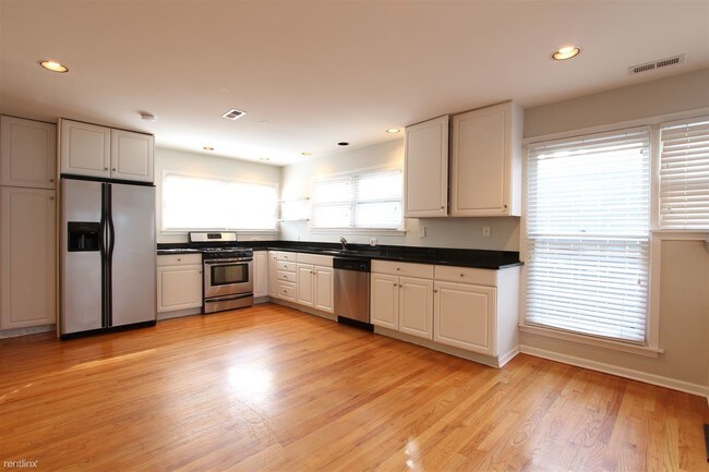Foto del edificio - 3 br, 3 bath - 1435 N Mohawk St Apt Ch
