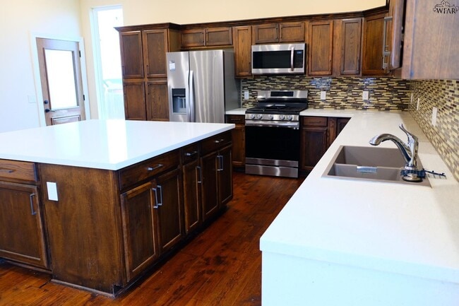 Foto del edificio - 20 Edwards Way