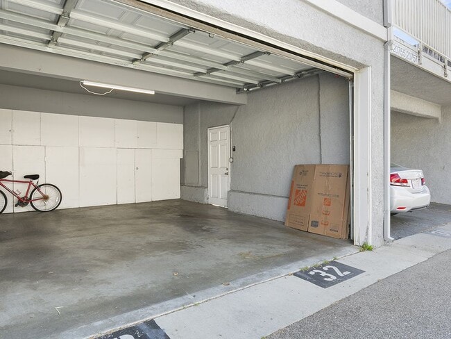 Building Photo - 20757 Plum Canyon Rd